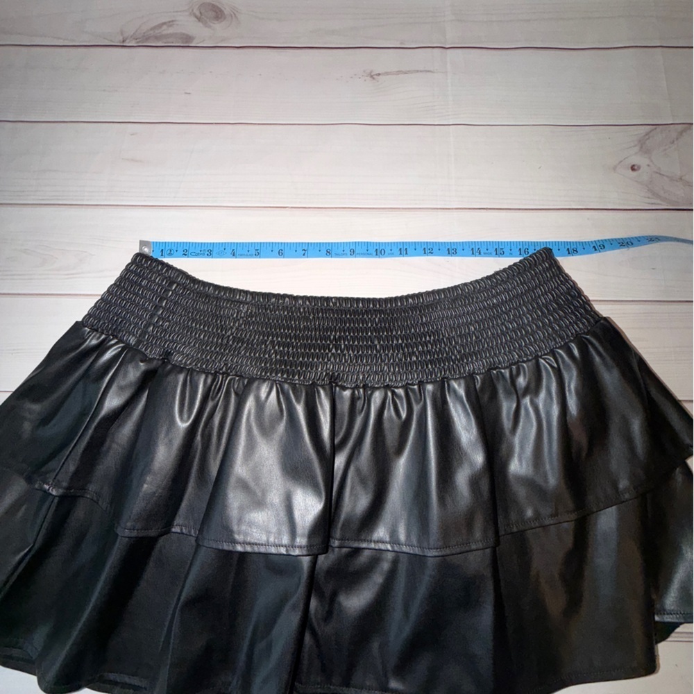 🖤 Black Faux Leather Tiered Mini Skirt | Size 20 | Smocked Waist | Cute + Edgy - Picture 10 of 13
